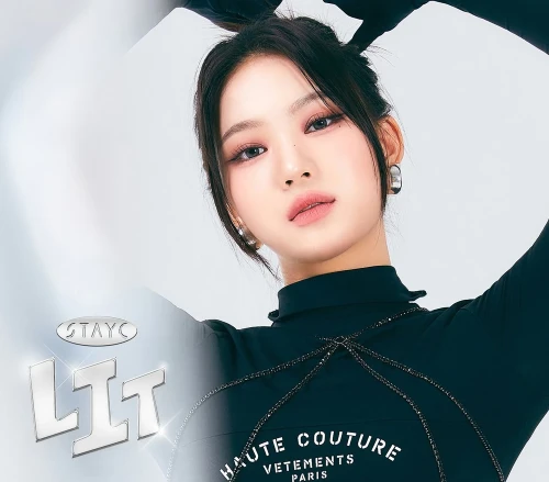 STAYC_Isa_Lit_album_cover.webp